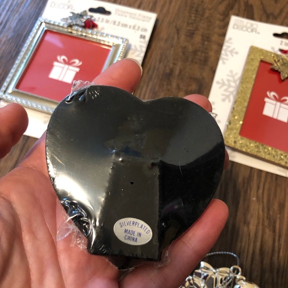 Lot of 3 hanging Christmas ornaments and 1 heart shaped photo frame - Picture 8 of 9